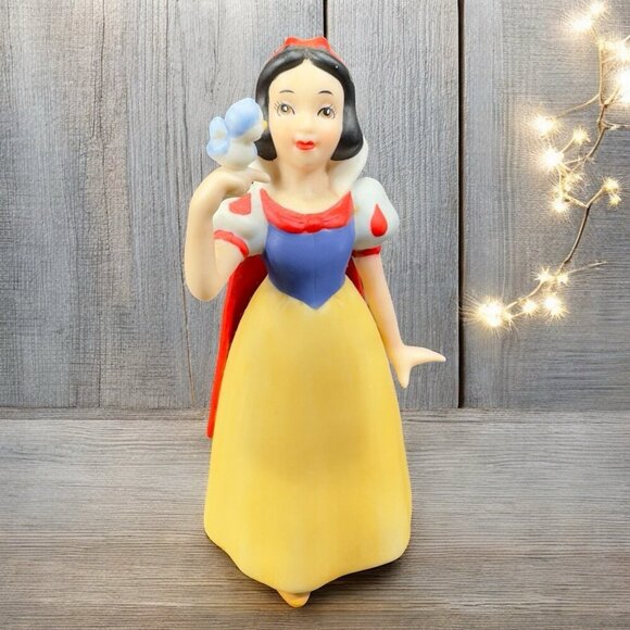 Vintage Disney Sri Lanka Snow White Porcelain Figurine Holding A Blue Bird VTG - Picture 1 of 8